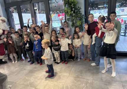 30 YEARS OF SUCCESS: GIFT PARCELS FILLED WITH SMILES