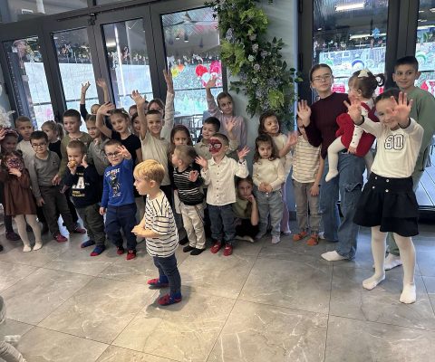 30 YEARS OF SUCCESS: GIFT PARCELS FILLED WITH SMILES